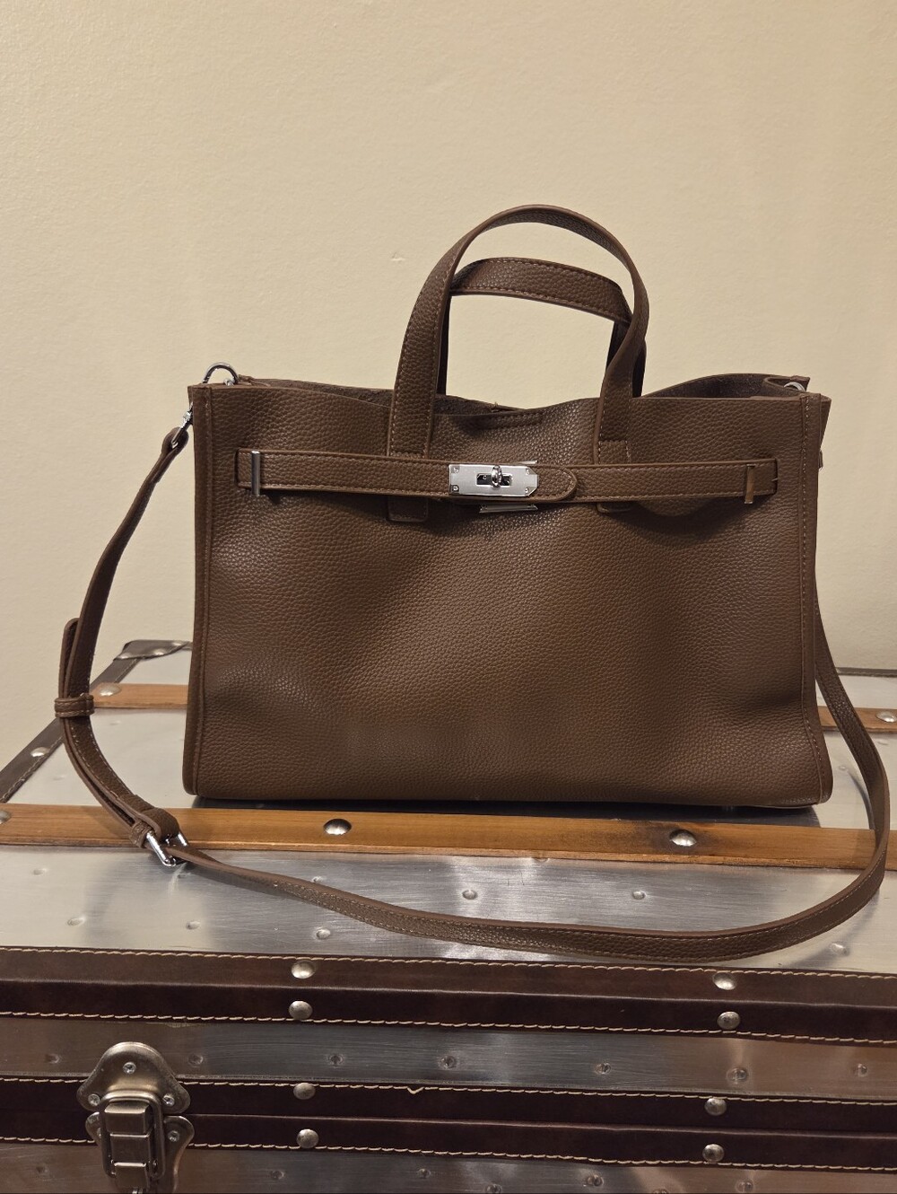 Vintage Top Grain Brown Leather Shoulder Handbag In Silver Hardware